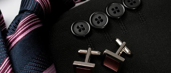 企業(yè)如何樹(shù)立良好的形象?西服定制必不可少!