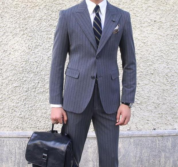 西裝雙開叉和后開叉，不開叉的區別